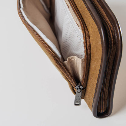 Detail image of the Purist Golf bag organizer pouch front pocket for safe phone storage and zipper closure